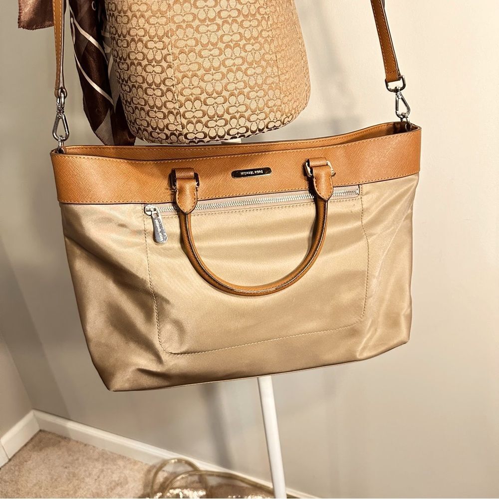 Michael Michael Kors Messenger Bag